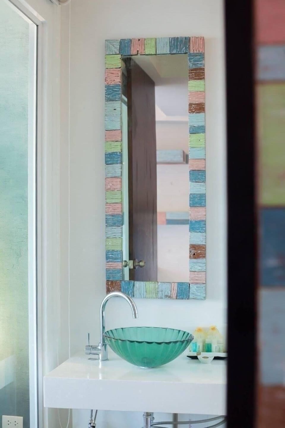 Superior Room | Bathroom | Shower, hydromassage showerhead, free toiletries, towels