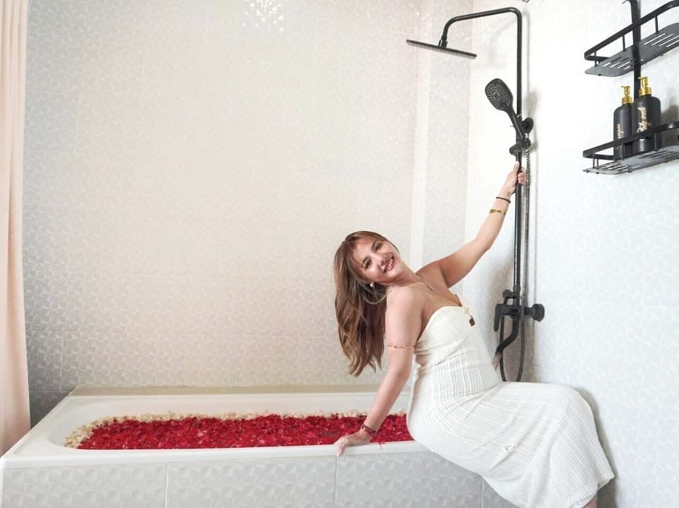 Luxury Double Room | Deep soaking bathtub