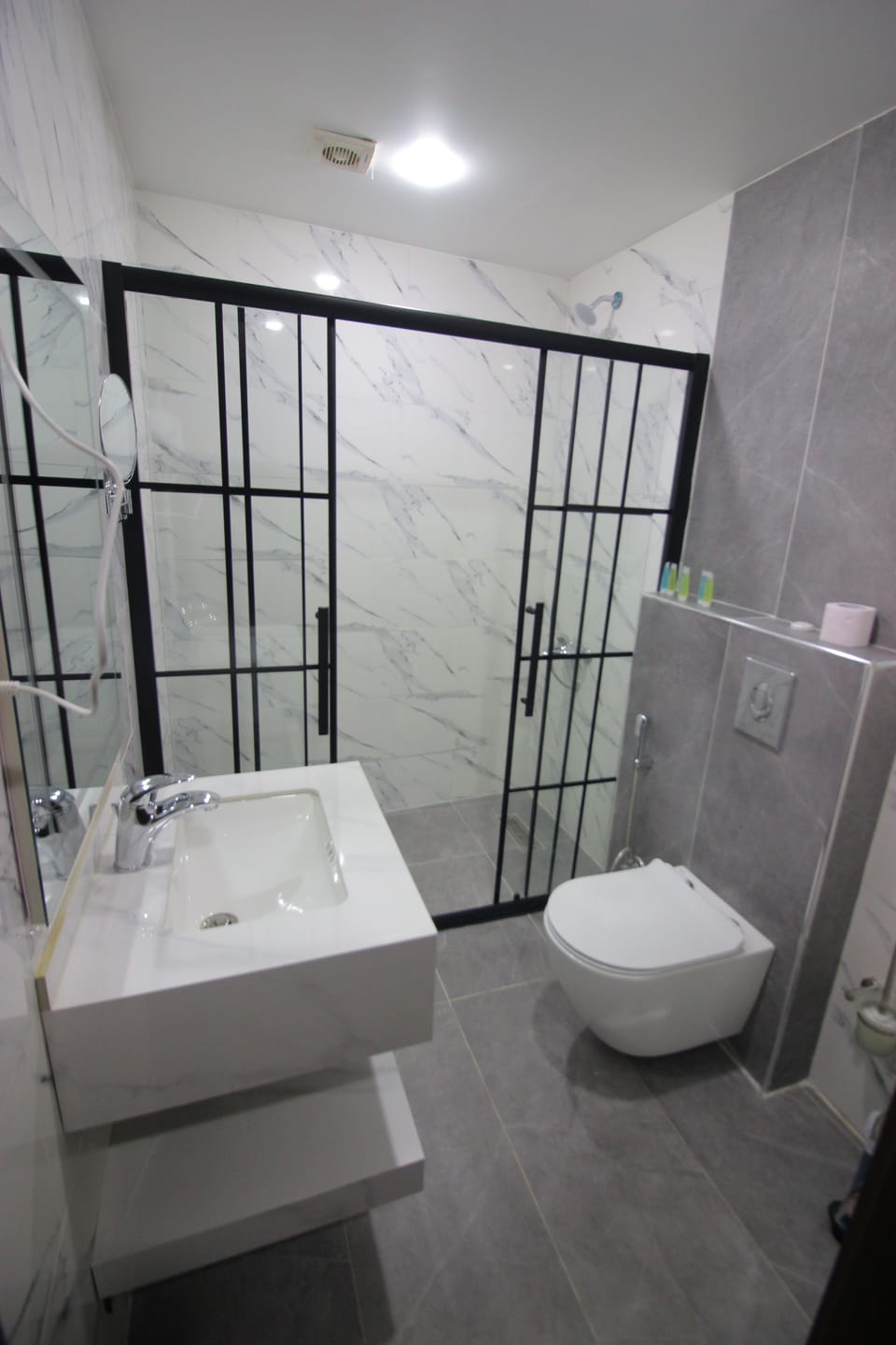 Deluxe Double Room, 1 King Bed | Bathroom | Shower, hair dryer, towels, soap