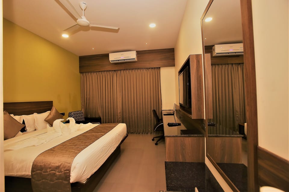 Premium Double Room, City View | In-room safe, desk, blackout drapes, free WiFi