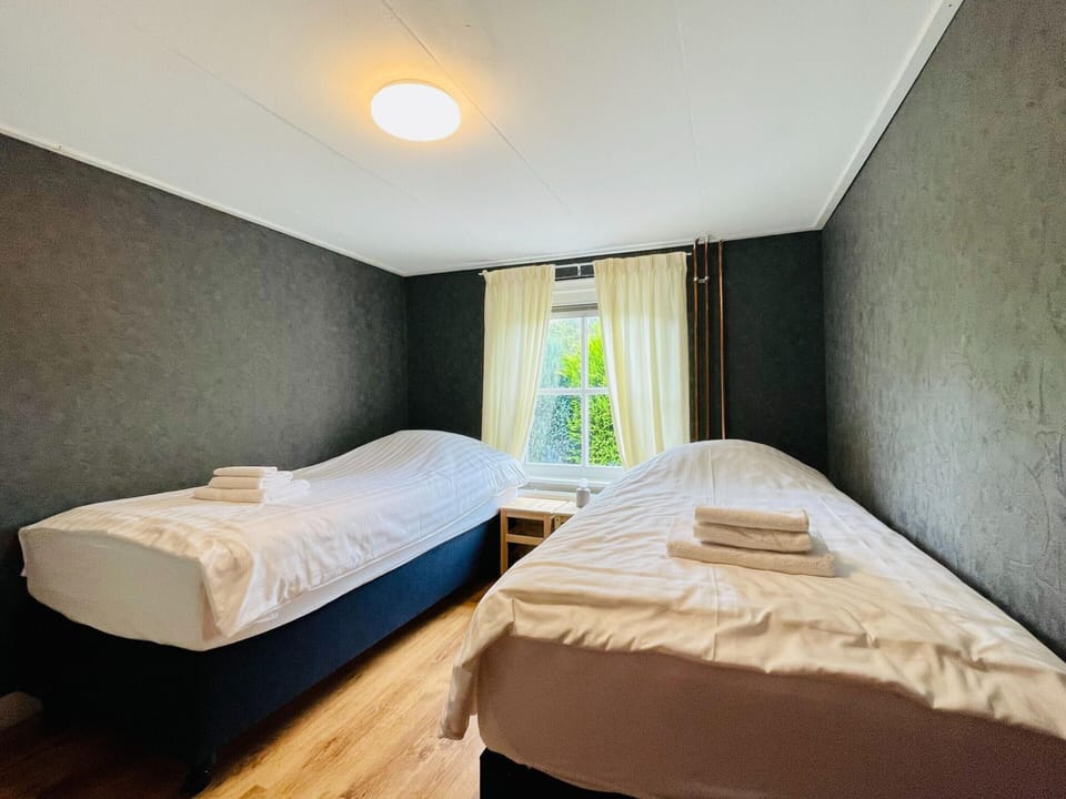 House | 2 bedrooms, bed sheets