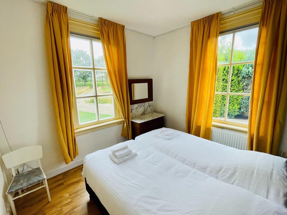 House | 2 bedrooms, bed sheets