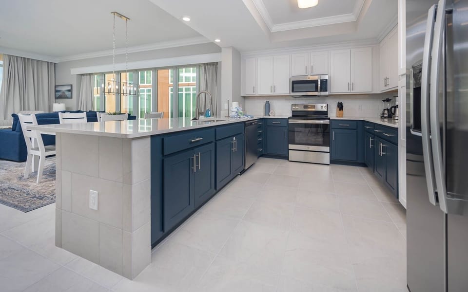 Condo, 4 Bedrooms | Private kitchen | Fridge, oven, coffee/tea maker