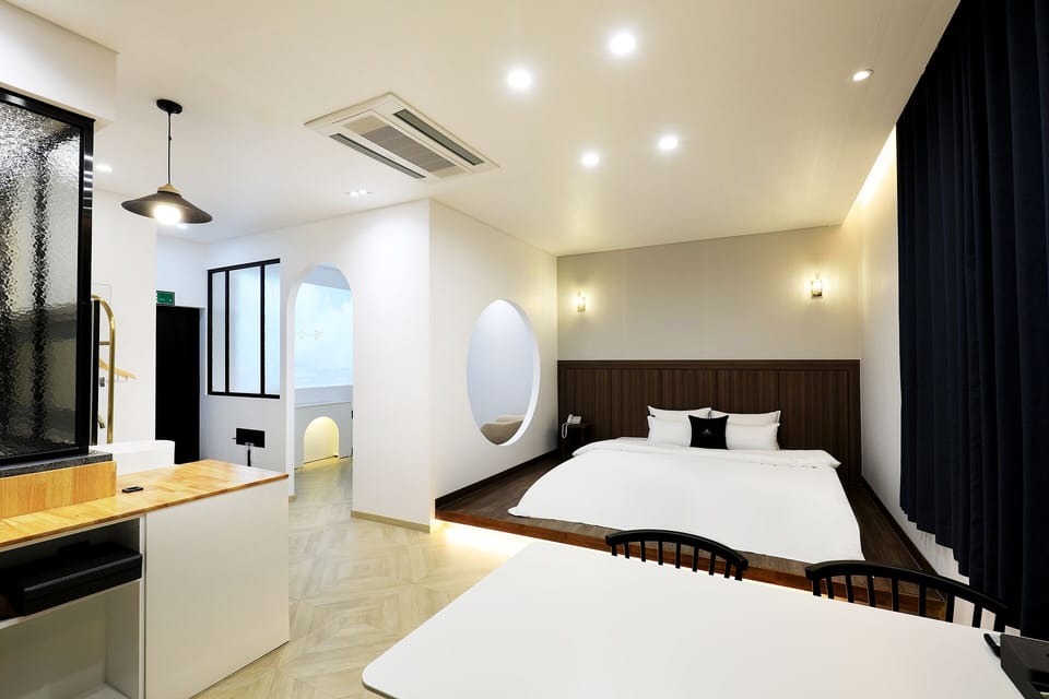 Family Quadruple Room | Laptop workspace, free WiFi, bed sheets