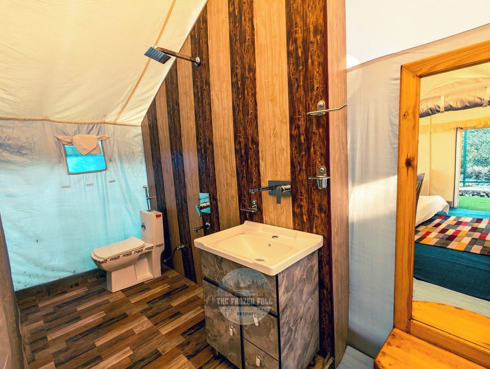 Luxury Tent | Bathroom | Bathrobes, slippers, towels, toilet paper