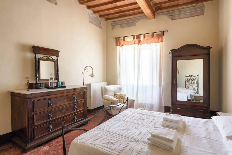 Traditional Double Room, City View | Free minibar items, individually decorated, individually furnished, desk