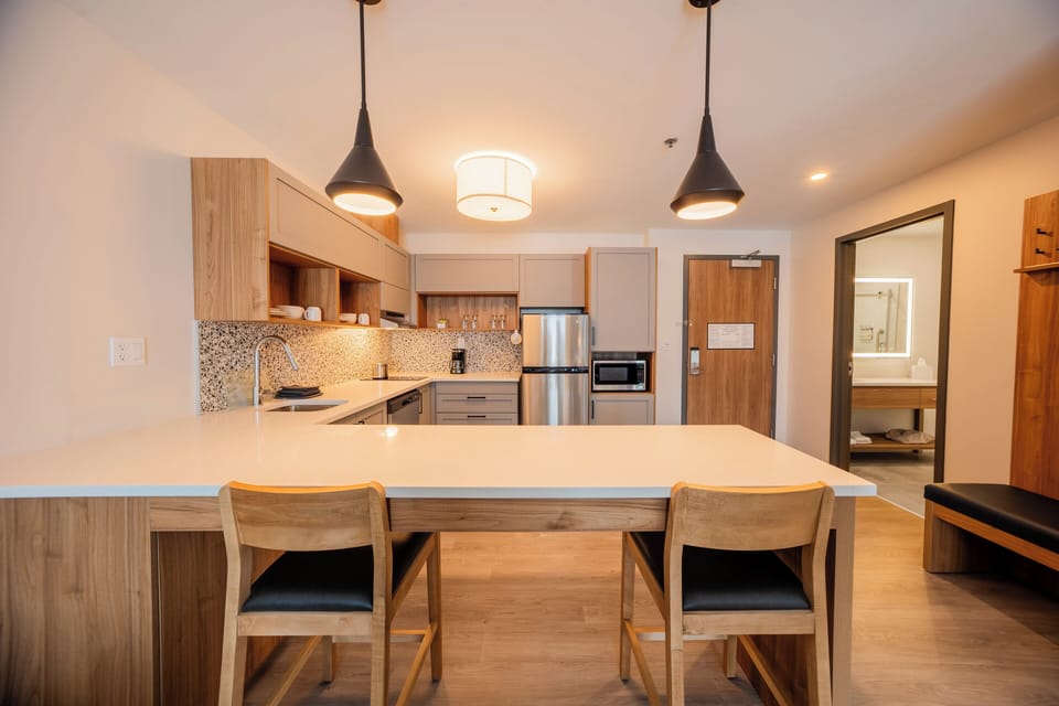 Suite, 1 Bedroom | Desk, laptop workspace, free WiFi, bed sheets