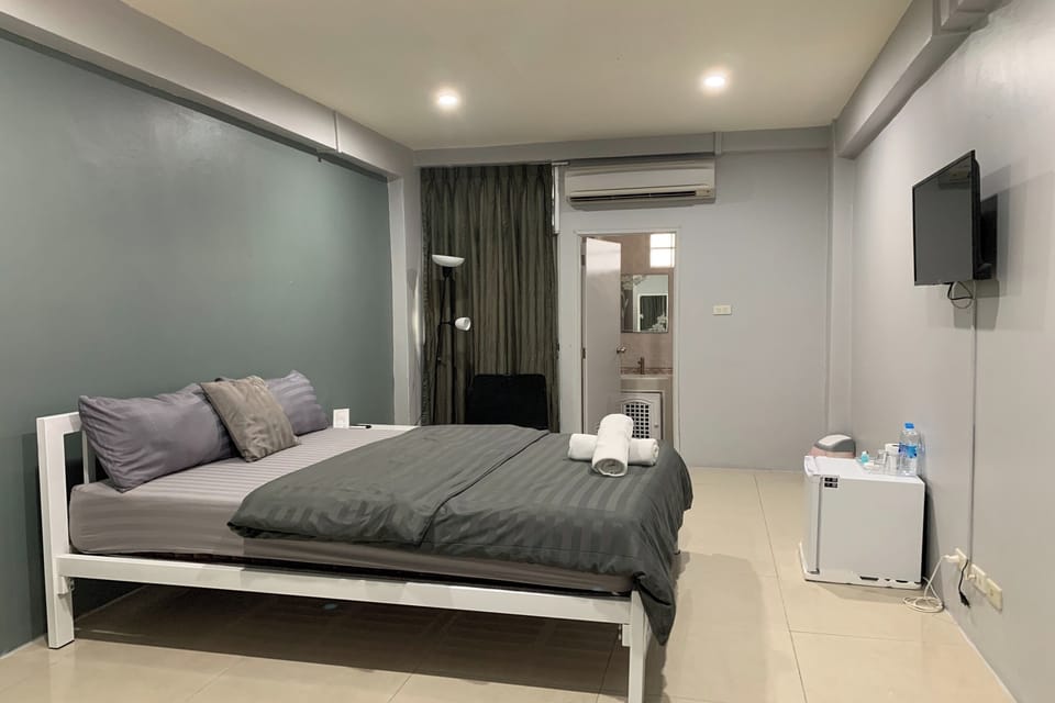 Standard Double Room | Desk, free WiFi, bed sheets