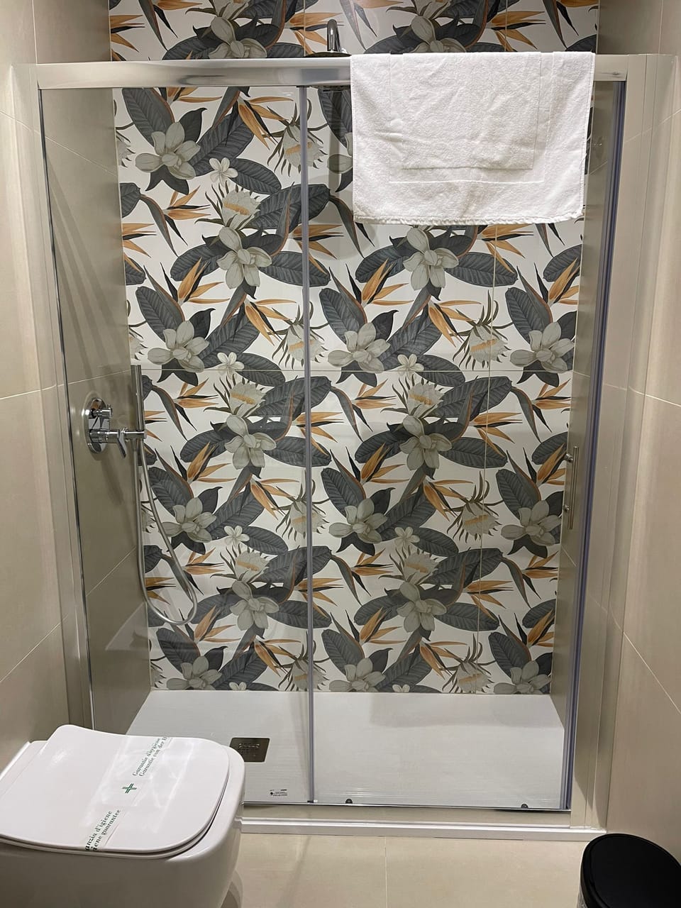 Junior Double Room, City View | Bathroom | Rainfall showerhead, hair dryer, bidet, soap