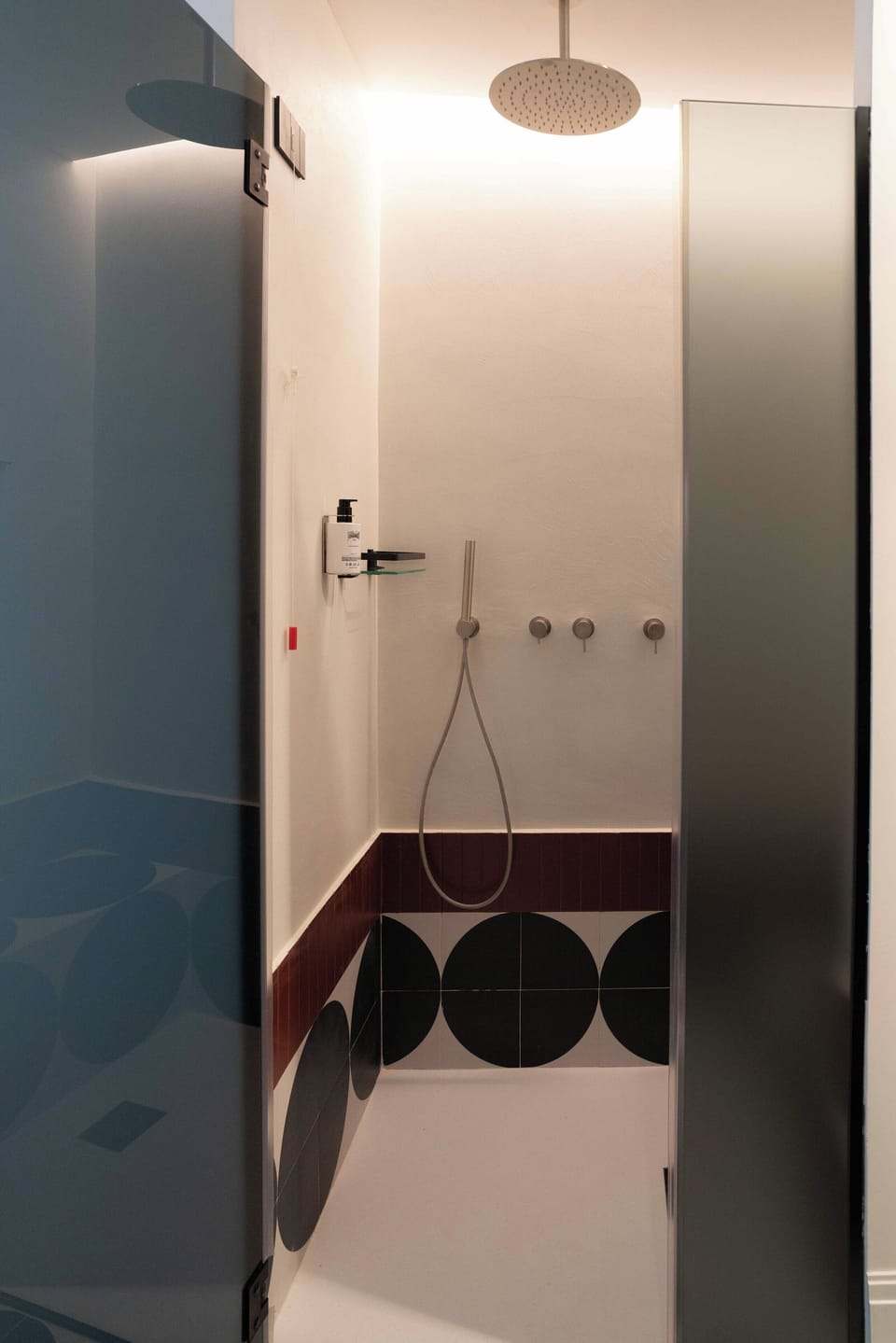 Superior Room, Balcony, City View | Bathroom | Shower, hair dryer, slippers, bidet