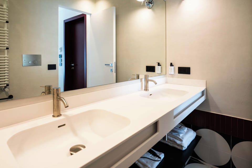 Superior Room, Balcony, City View | Bathroom | Shower, hair dryer, slippers, bidet