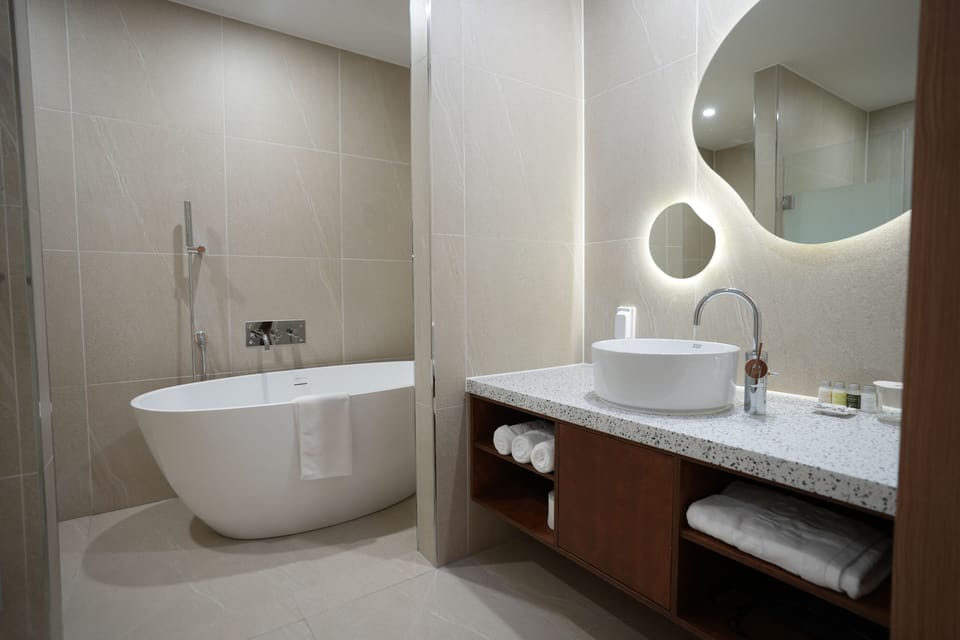 Signature Double Room, 1 King Bed | Bathroom