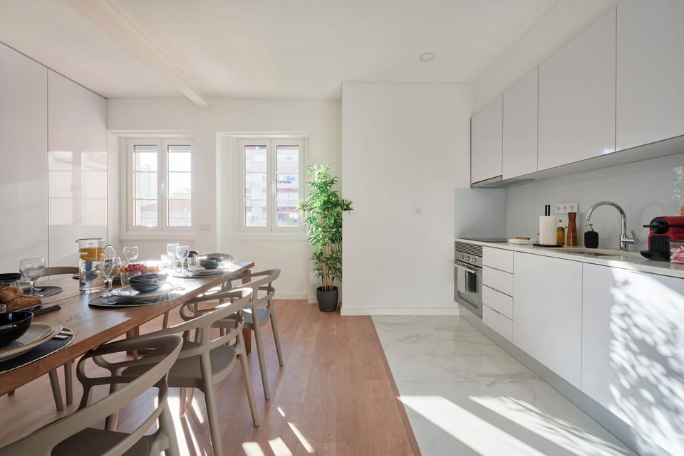 Apartment, 3 Bedrooms | Private kitchen | Fridge, microwave, oven, stovetop