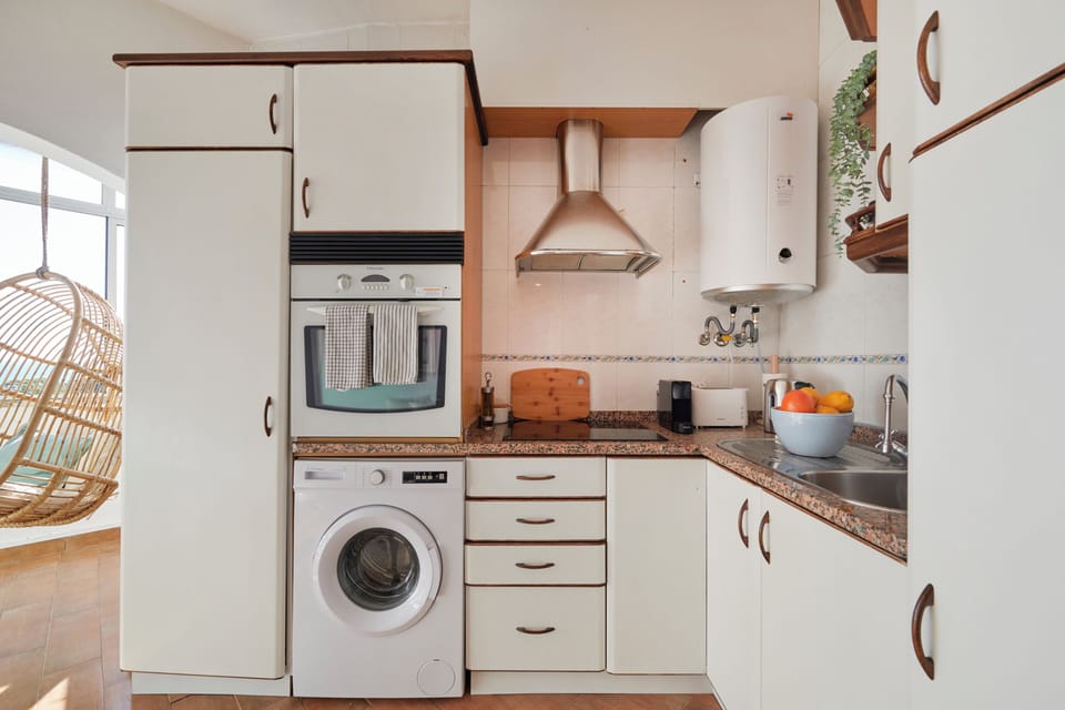 Apartment, 1 Bedroom | Private kitchen | Fridge, microwave, oven, stovetop
