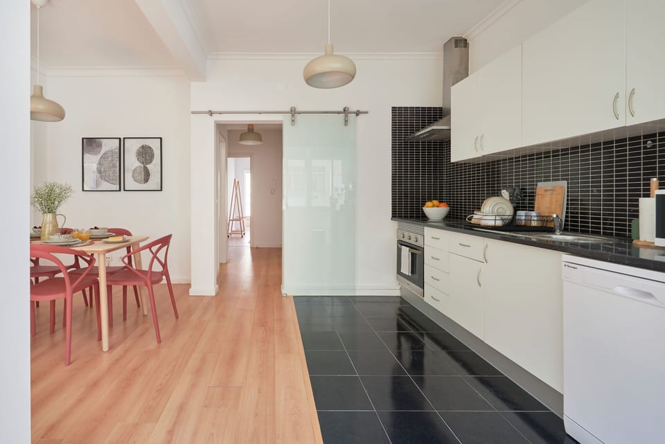 Apartment, 2 Bedrooms | Private kitchen | Fridge, microwave, oven, stovetop