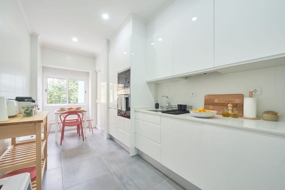 Apartment, 4 Bedrooms | Private kitchen | Fridge, microwave, oven, stovetop