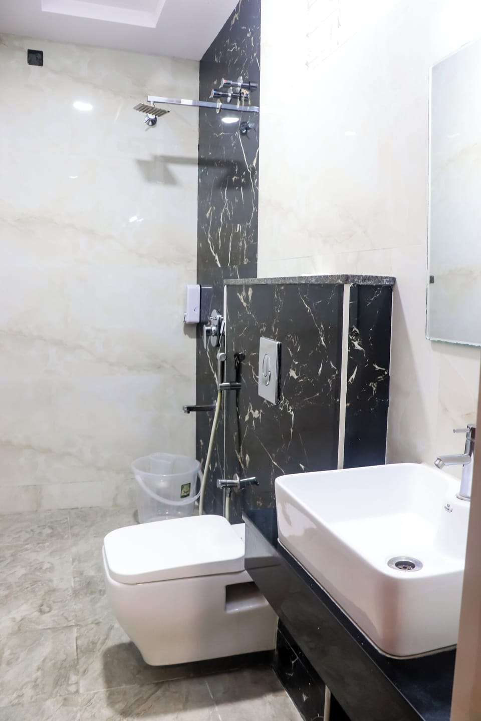 Executive Double or Twin Room | Bathroom | Shower, free toiletries, towels