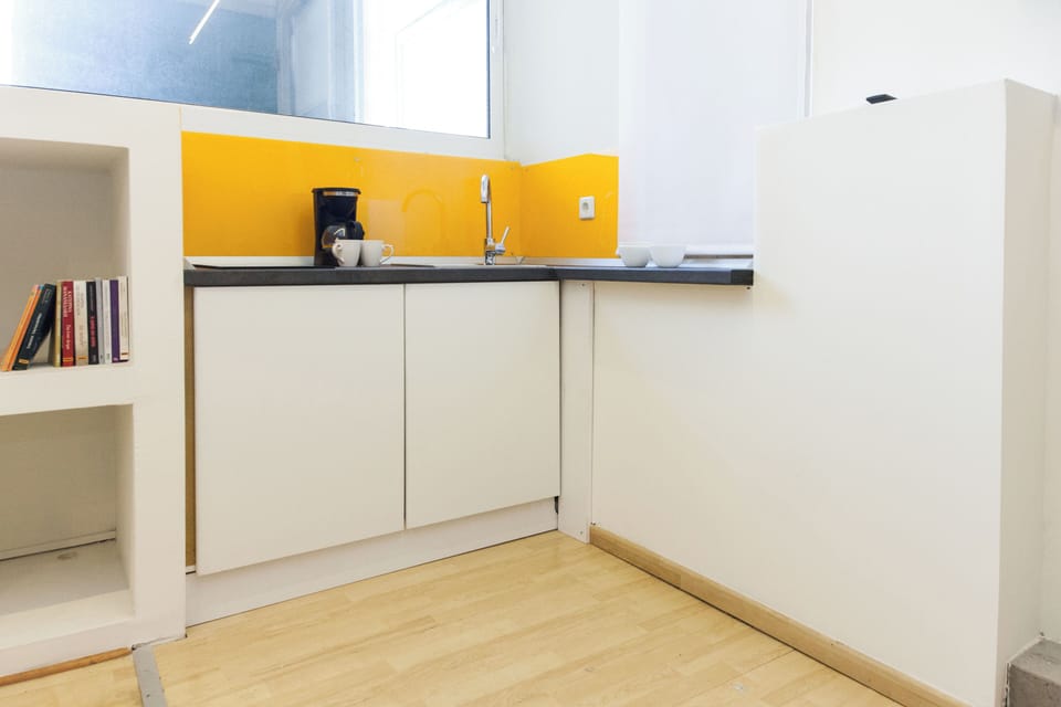 Studio | Private kitchen | Mini-fridge, cookware/dishes/utensils