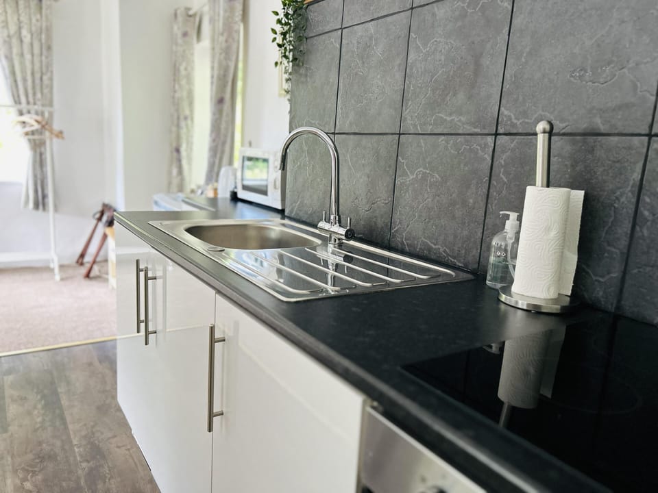 House | Private kitchen | Fridge, microwave, oven, stovetop