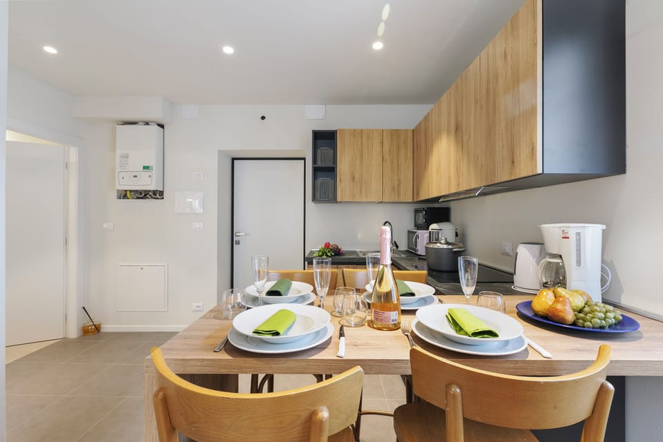 Standard Apartment, 1 Bedroom, Microwave (Appartamento 30 NODI Torbole) | Private kitchen | Fridge, microwave, oven, stovetop