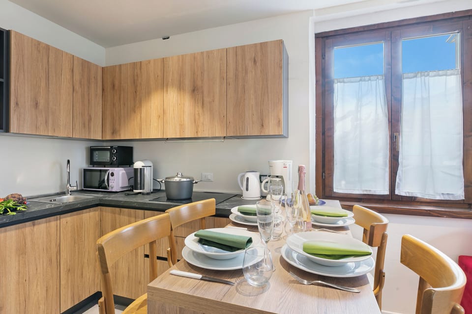 Standard Apartment, 1 Bedroom, Microwave (Appartamento 30 NODI Torbole) | Private kitchen | Fridge, microwave, oven, stovetop