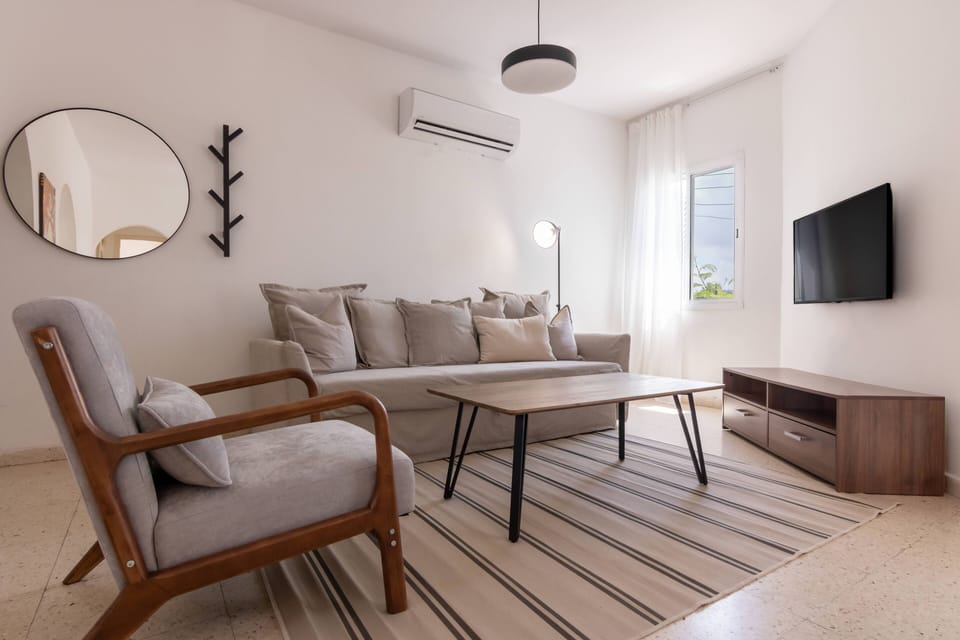 Luxury Apartment | 2 bedrooms, in-room safe, blackout drapes, iron/ironing board