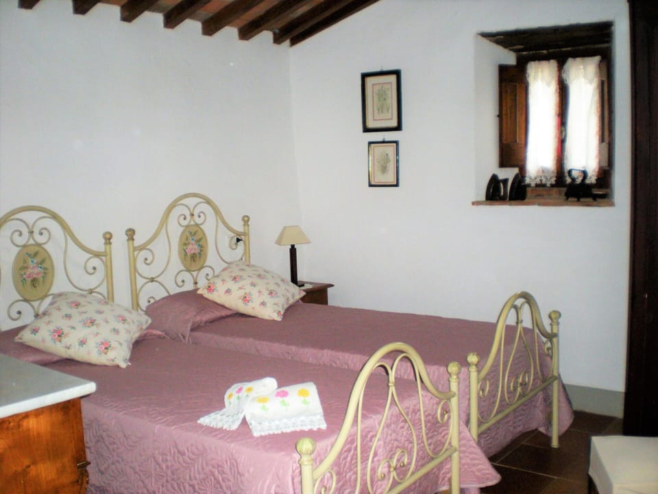 House | 2 bedrooms, individually furnished, iron/ironing board, bed sheets