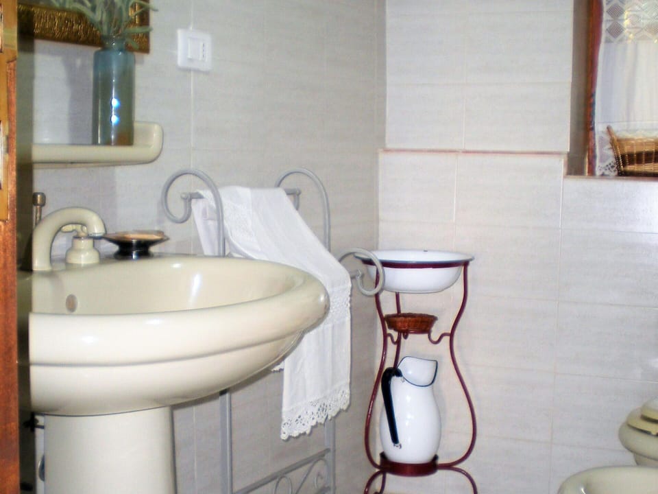 House | Bathroom