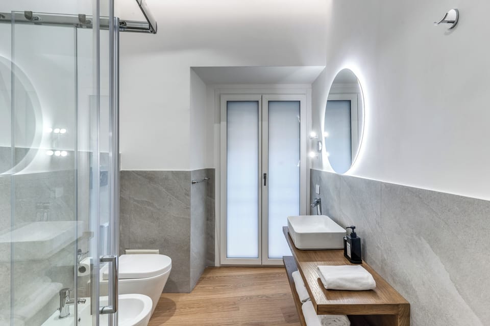 Deluxe Room | Bathroom | Hair dryer