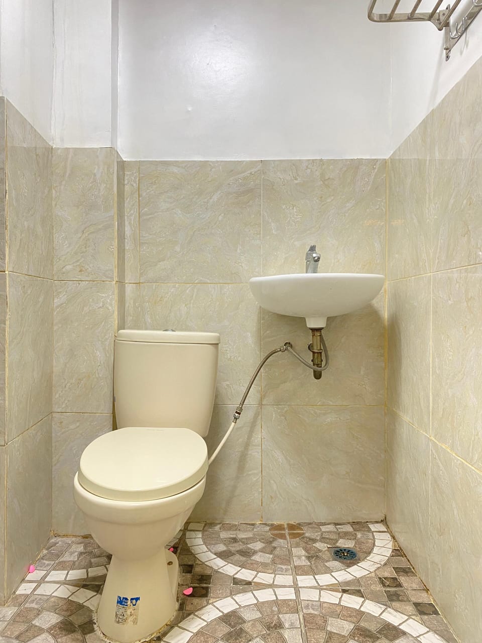 Superior Room | Bathroom | Shower, rainfall showerhead, free toiletries, hair dryer