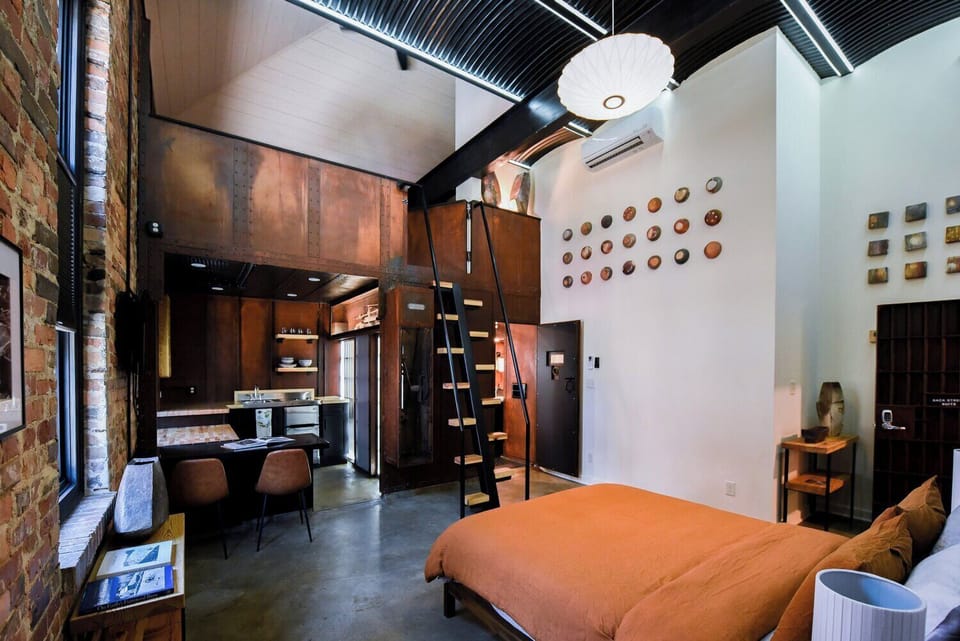 Standard Loft | Desk, laptop workspace, iron/ironing board, free WiFi