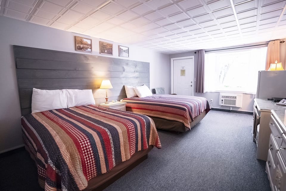 Queen and Double 103 | Blackout drapes, iron/ironing board (on request), WiFi (free)