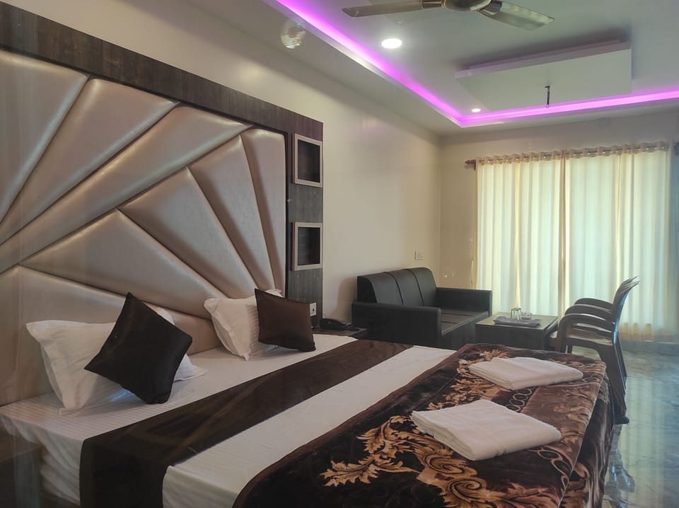 Double Room | Premium bedding, desk, soundproofing, free WiFi