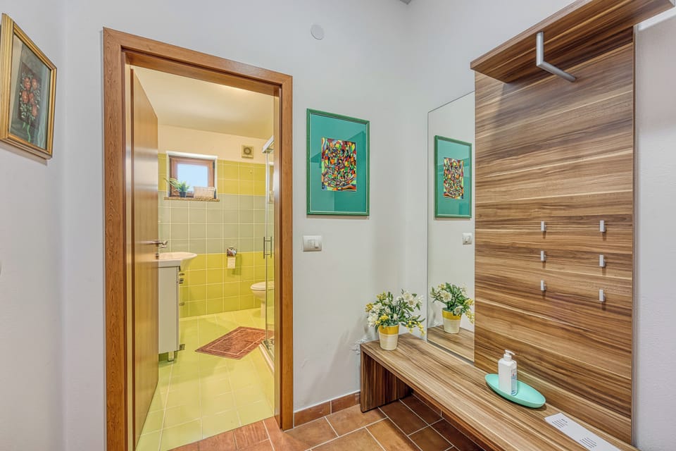 Family Studio, Terrace (Grad Inn Boutique Villa Suite) | Bathroom | Shower, towels, soap, shampoo