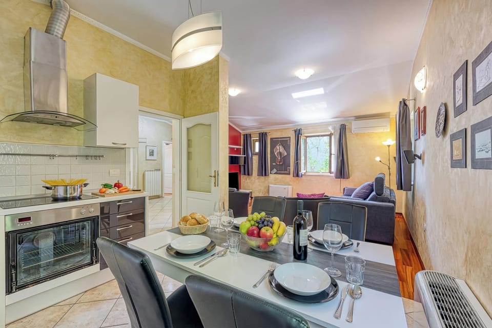 Family Apartment, 2 Bedrooms, Terrace (Grad Inn Apt Rosemary with Pool) | Private kitchen
