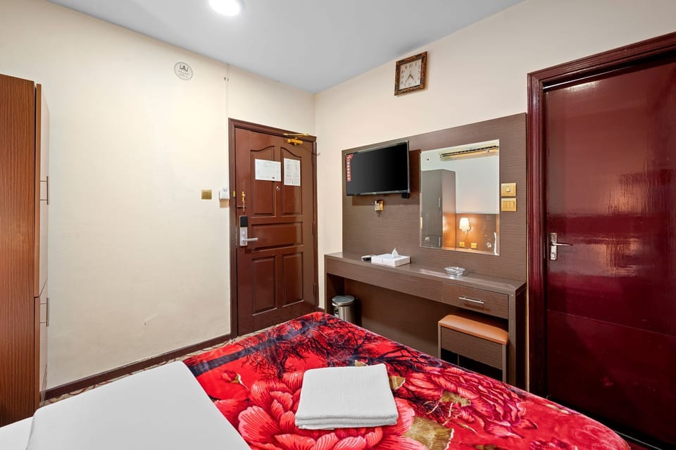 Standard Double Room | In-room dining