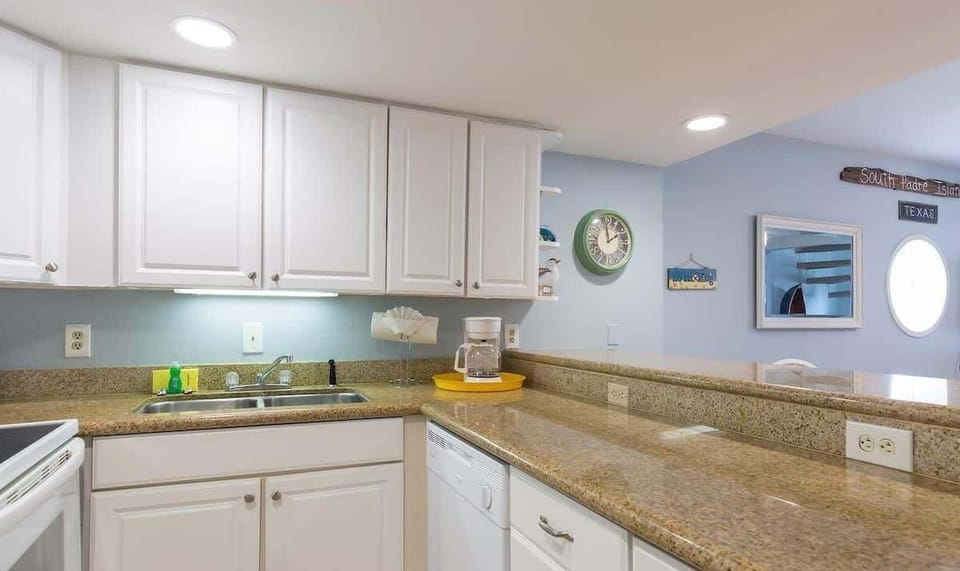 Apartment, 2 Bedrooms | Private kitchen | Coffee/tea maker, fridge, oven, toaster
