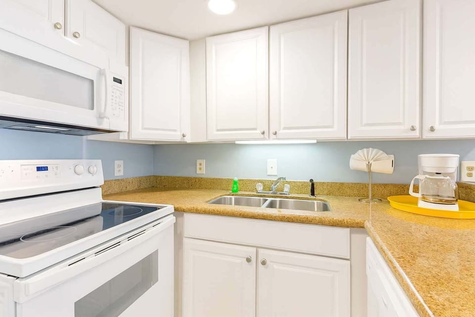 Apartment, 2 Bedrooms | Private kitchen | Coffee/tea maker, fridge, oven, toaster