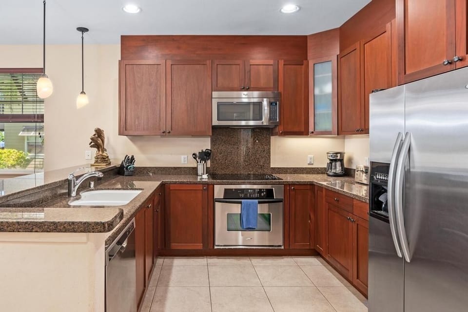 Condo, 3 Bedrooms | Private kitchen | Coffee/tea maker, fridge, oven, toaster