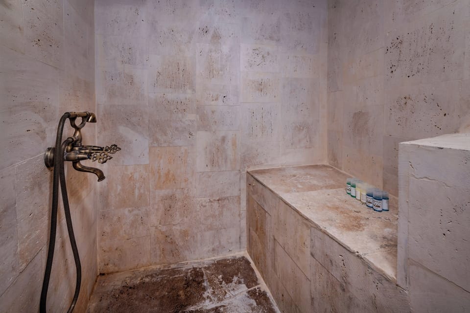 Family Room for 4 People | Bathroom | Jetted tub, hydromassage showerhead, free toiletries, hair dryer