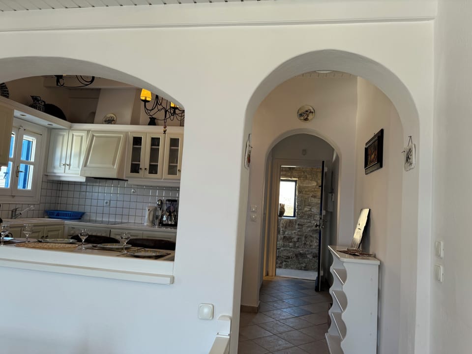Full-size fridge, oven, electric kettle, toaster