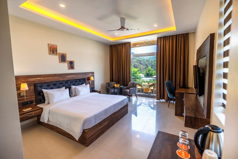Deluxe Room, Valley View | 1 bedroom, iron/ironing board, free WiFi
