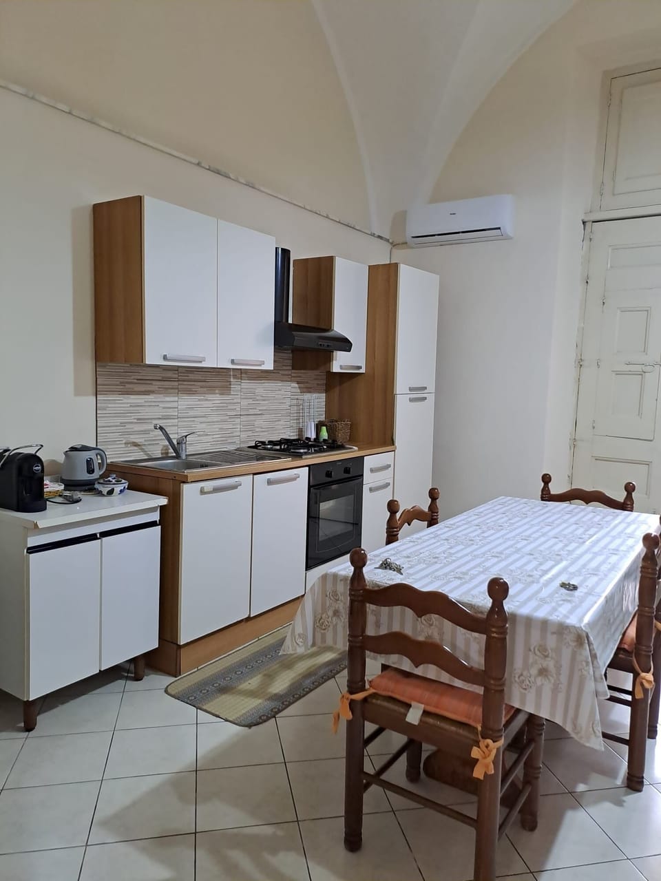 House, 2 Bedrooms, Accessible, Smoking | Private kitchen