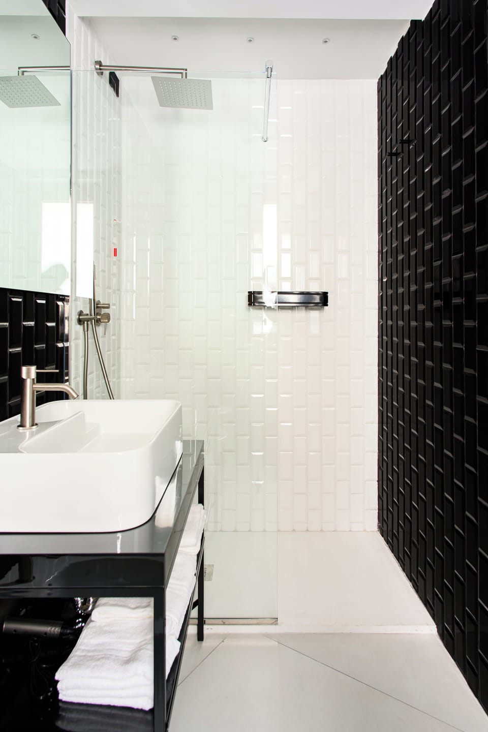 Superior Room | Bathroom | Shower, rainfall showerhead, hair dryer, bidet