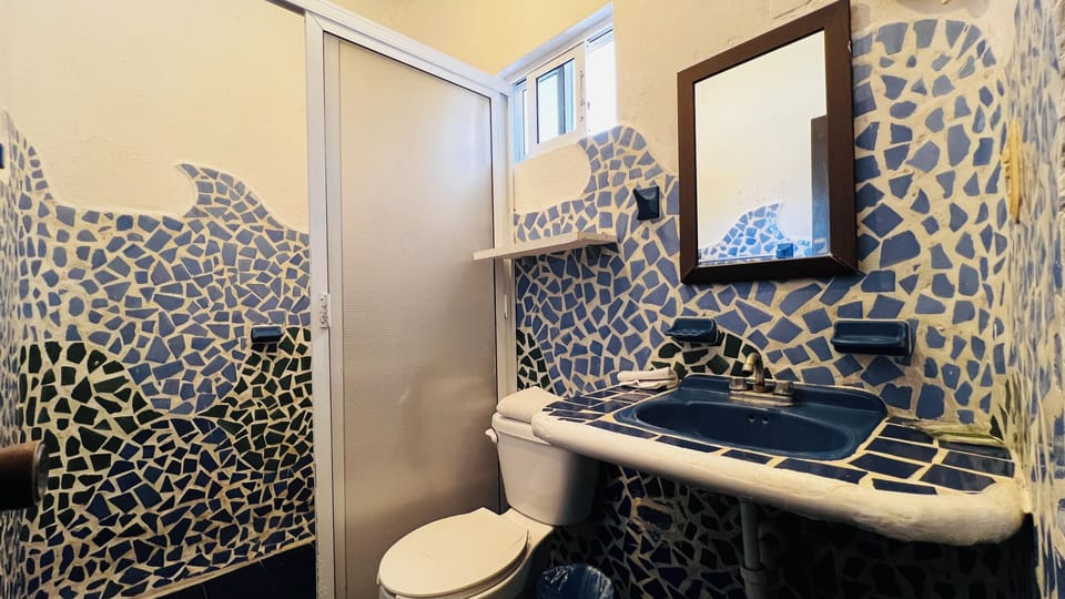 Executive Triple Room, 1 Bedroom | Bathroom | Towels, soap, shampoo, toilet paper