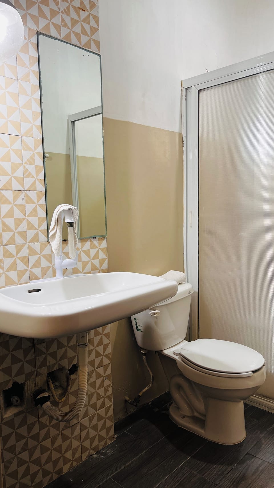 Family Quadruple Room | Bathroom | Towels, soap, shampoo, toilet paper