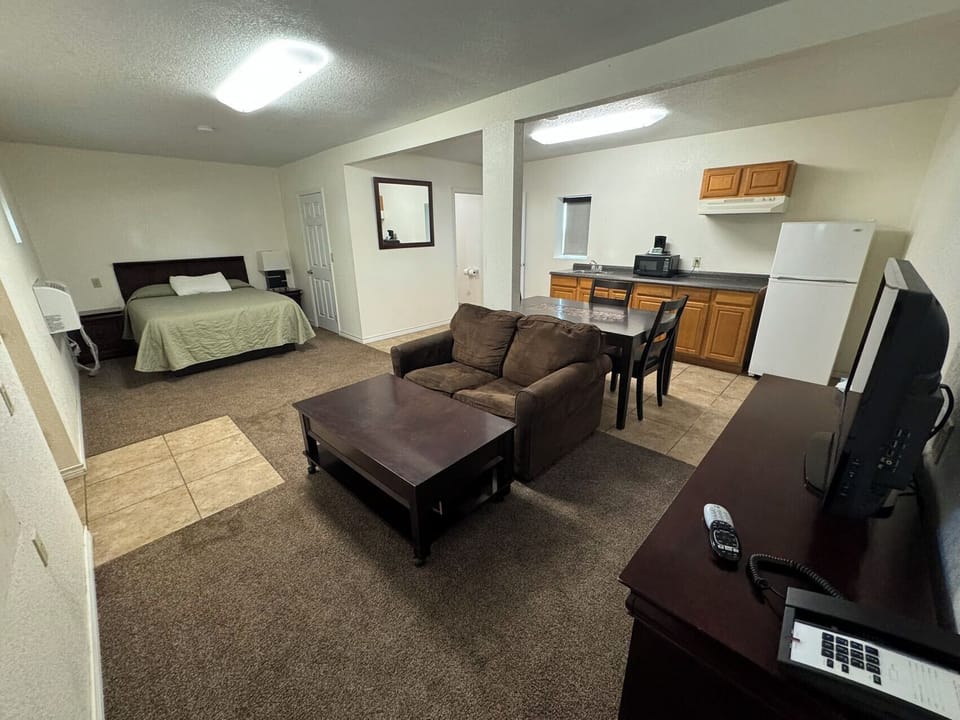 Family Suite, 1 Queen Bed with Sofa bed, Courtyard Area | Desk, free WiFi