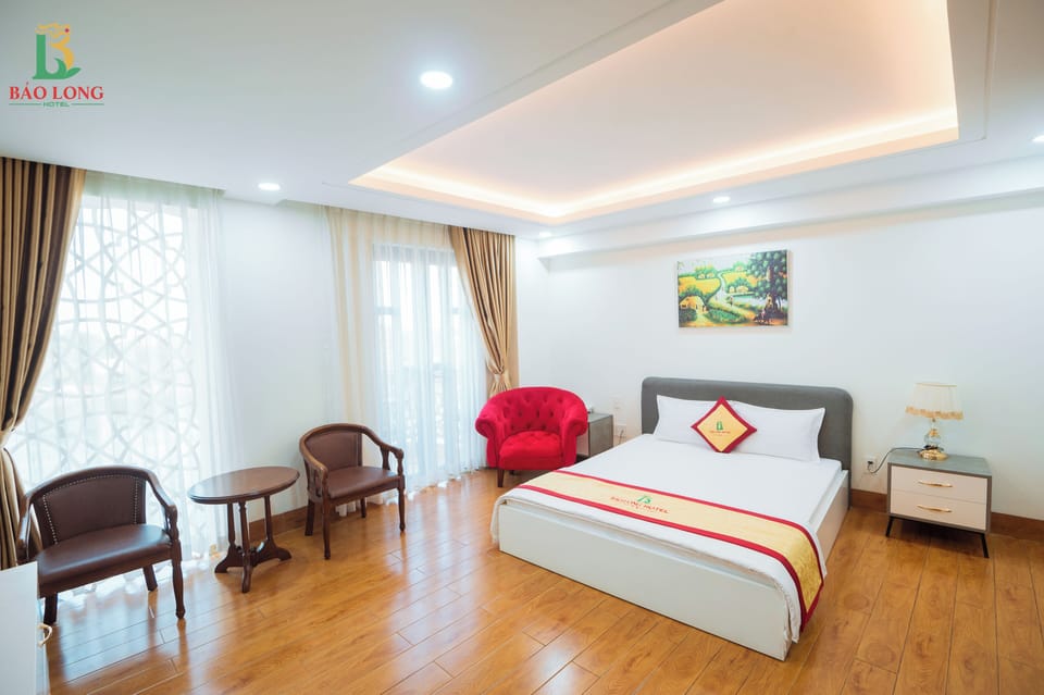 Signature Room | Desk, laptop workspace, free WiFi, bed sheets
