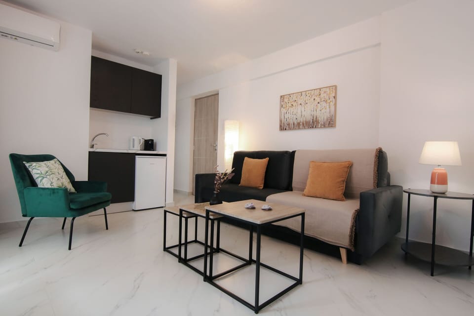 Luxury Apartment | 1 bedroom, in-room safe, blackout drapes, free WiFi