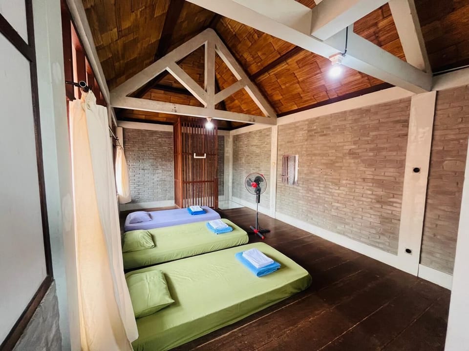 Economy Triple Room, 3 Twin Beds | Free WiFi, bed sheets